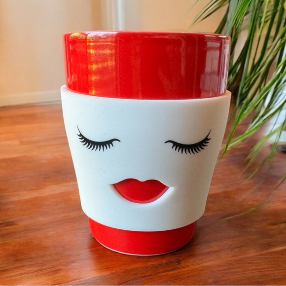 OUR NAME IS MUD Red Lips Face Mug – Ceramic Coffee Cup with Eyelashes Design - Picture 1 of 9